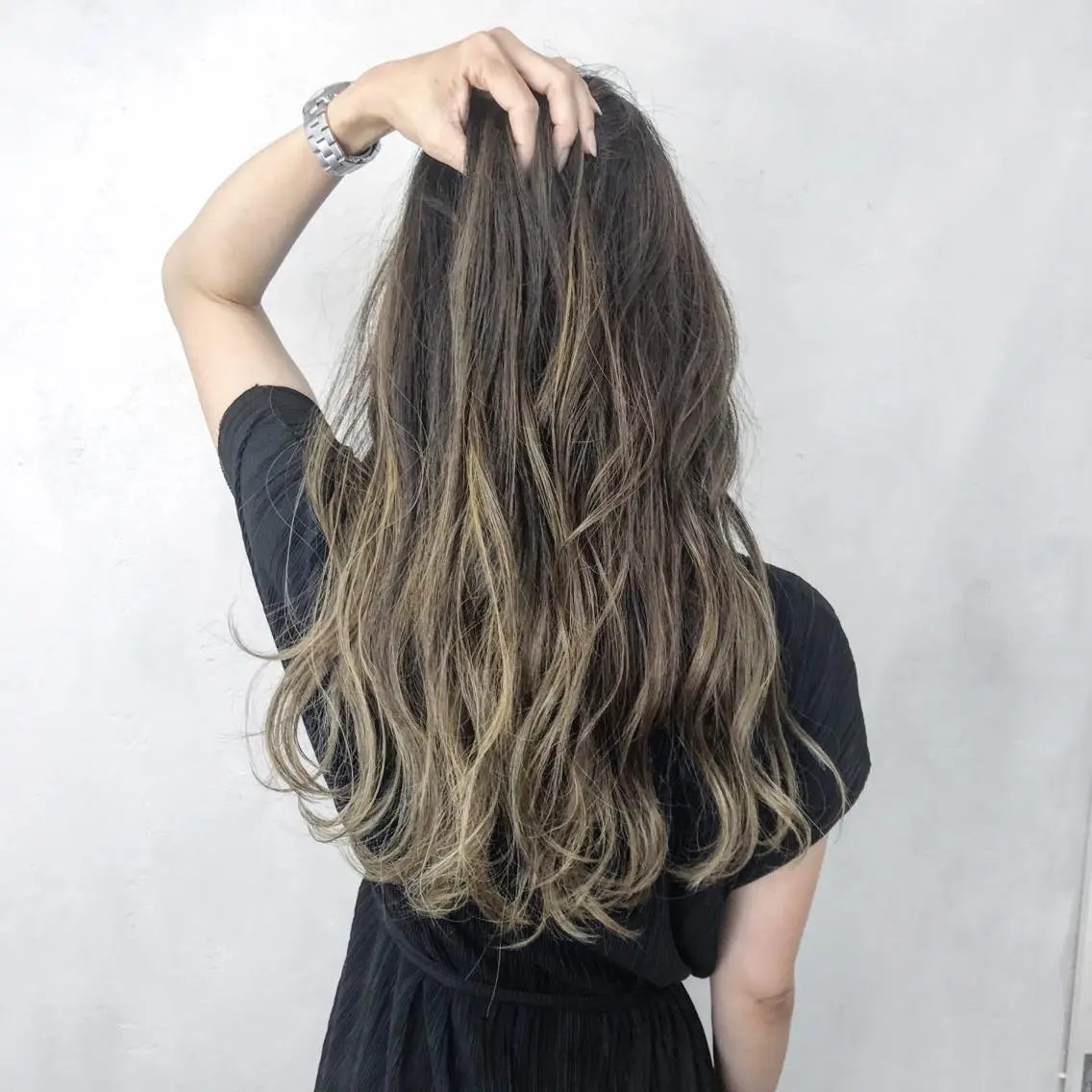 ロング カラー グレージュ ハイライトカラー ハイライト ヘアカラー TATSUYA アートディレクターのヘアスタイル