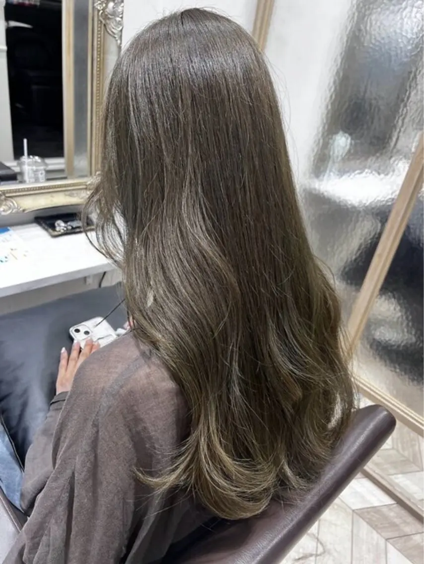 ロング カラー グレージュ オリーブグレージュ オリーブグレー ヘアカラー 〔LaNA〕 Nozomiのヘアスタイル