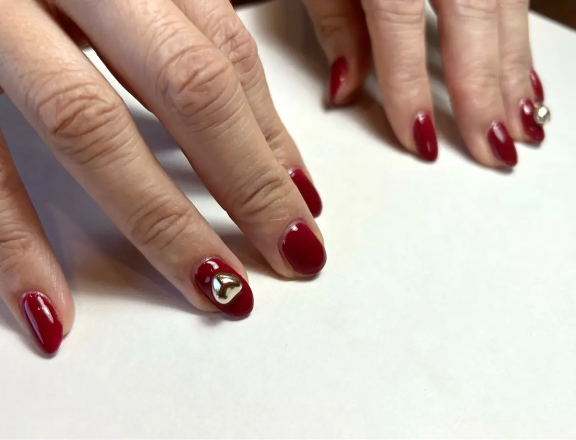 ネイル ハート ミラーネイル 赤色 ハンドネイル le_rire _nailのネイルデザイン