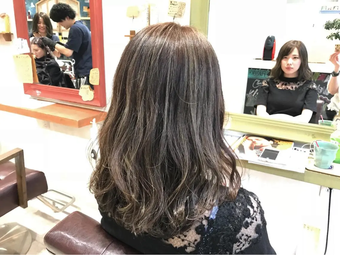 セミロング カラー グレージュ ハイライトカラー ハイライト メンズ指名多数!! 田島史也のヘアスタイル