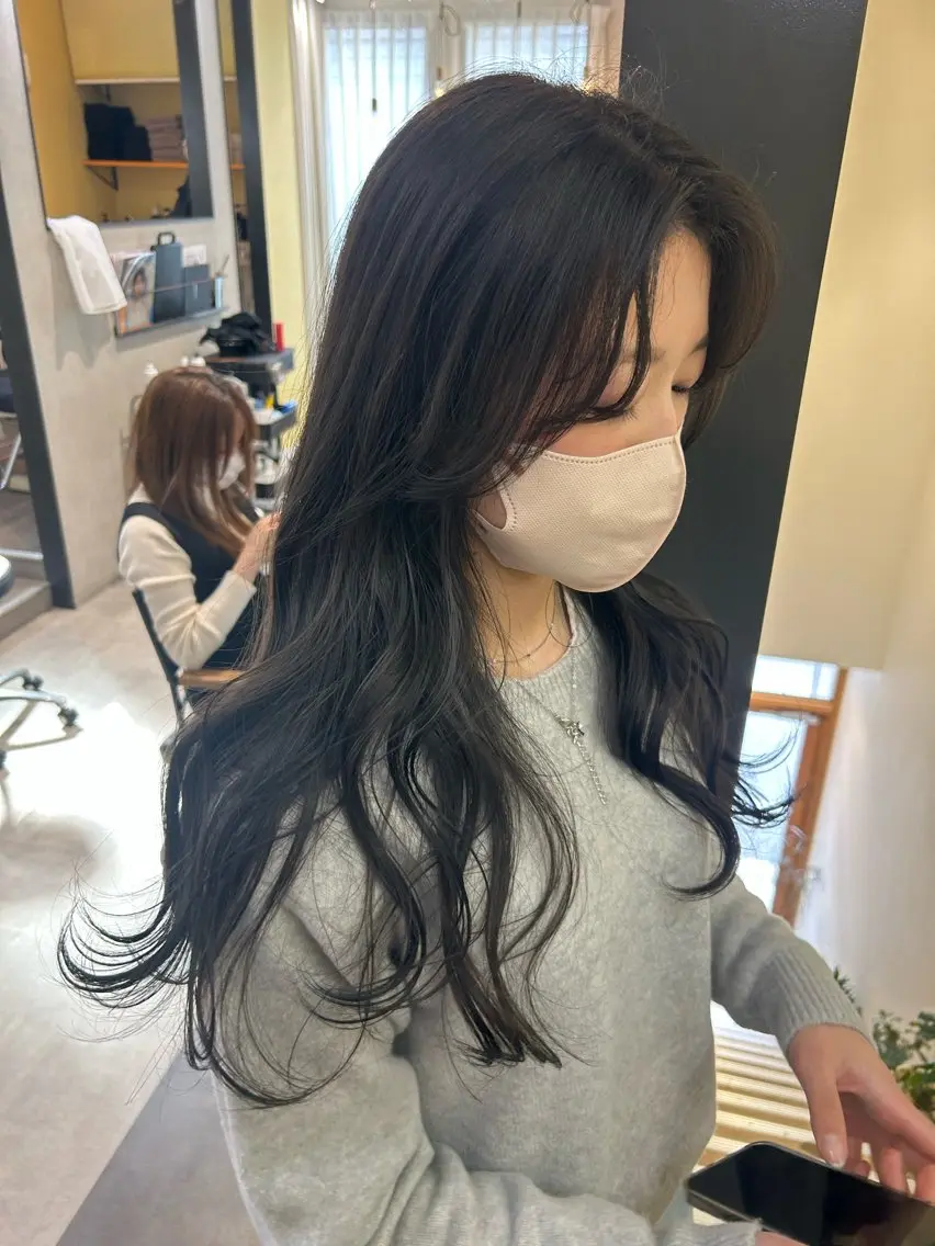 ロング カラー アッシュ アッシュグレー 透明感カラー hubhair レイヤー/透明感のヘアスタイル