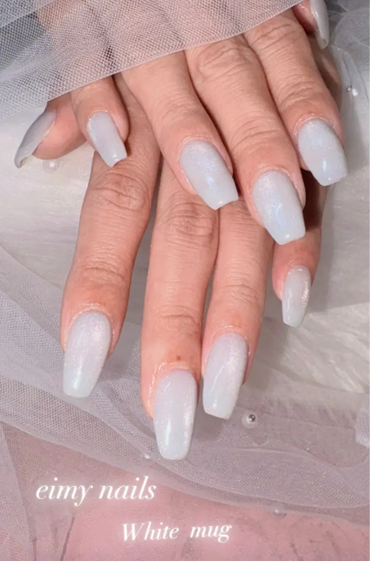 ネイル マグネットネイル マグネットワンカラー ワンカラーネイル 夏ネイル ホワイト ハンドネイル eimy nails♡のネイルデザイン