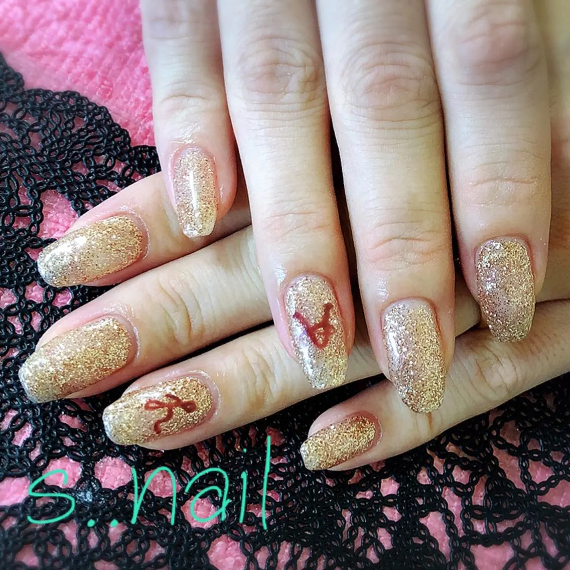 ネイル ブラウン キラキラネイル ラメ(グリッター) ハンドネイル フットネイル s..nail / MORITAのネイルデザイン