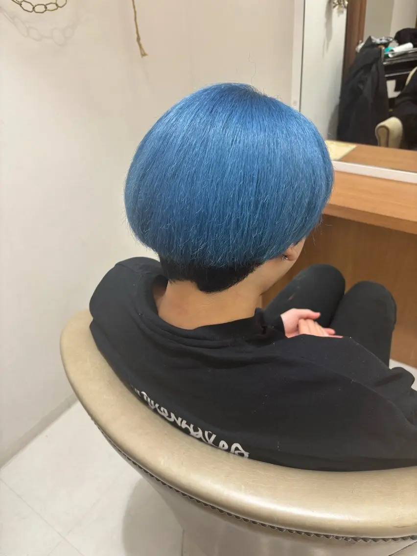カラー 岡崎 春希のヘアスタイル