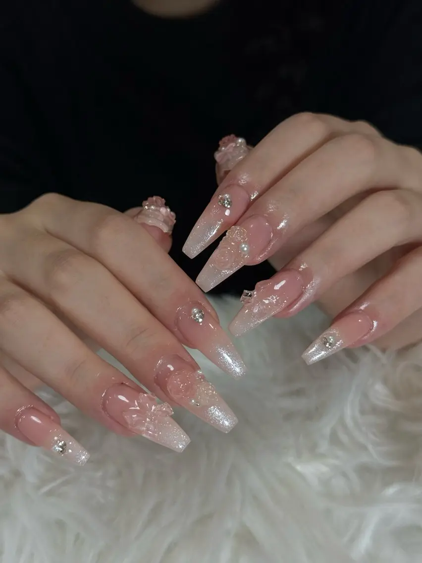 ネイル フレンチネイル ジェルネイル キラキラネイル 韓国ネイル マグネットネイル Julli NailStudioのネイルデザイン