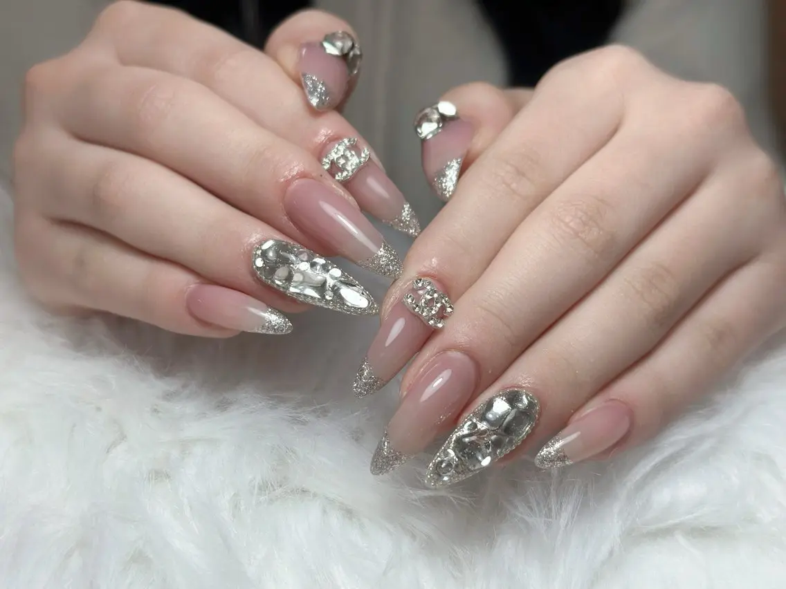 ネイル チークネイル ドット フレンチネイル グラデーション 韓国ネイル ハンドネイル Lisa Nail Salonのネイルデザイン