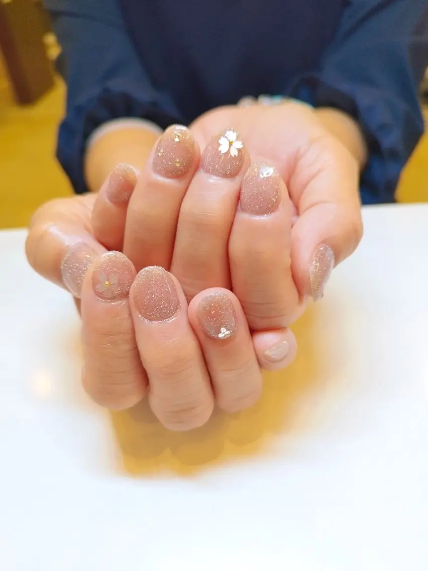 ネイル 桜ネイル フラッシュネイル キラキラネイル ラメ(グリッター) 春ネイル YOCO ネイルのネイルデザイン