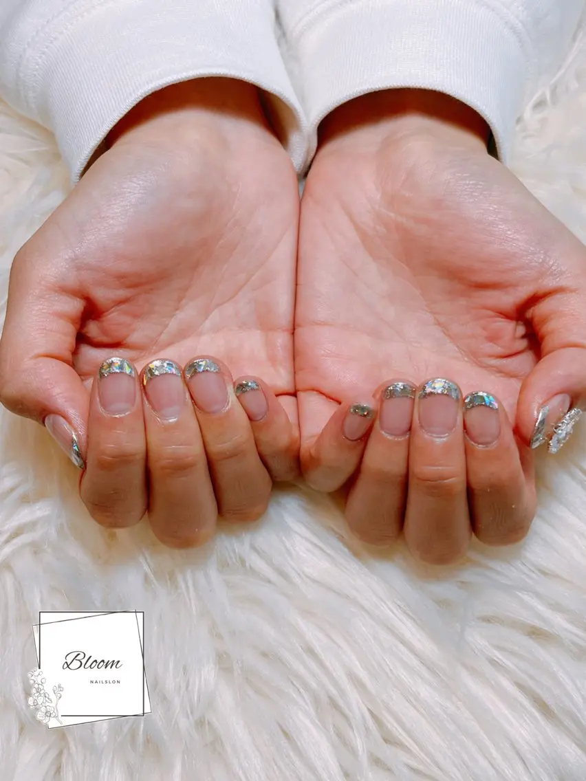 ネイル フレンチネイル ジェルネイル ガラスフレンチ キラキラネイル オフィスネイル Bloom Nail Salonのネイルデザイン