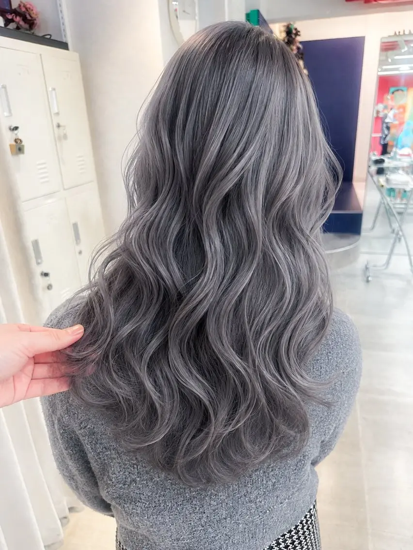 セミロング カラー グレージュ ハイライトカラー ハイライト ヘアカラー 【デザインカラー】 南堀江 宇都宮のヘアスタイル
