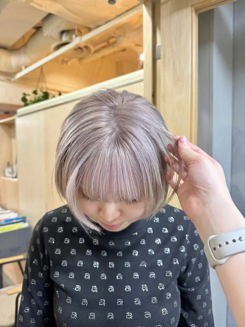 ショート カラー illatos あやののヘアスタイル