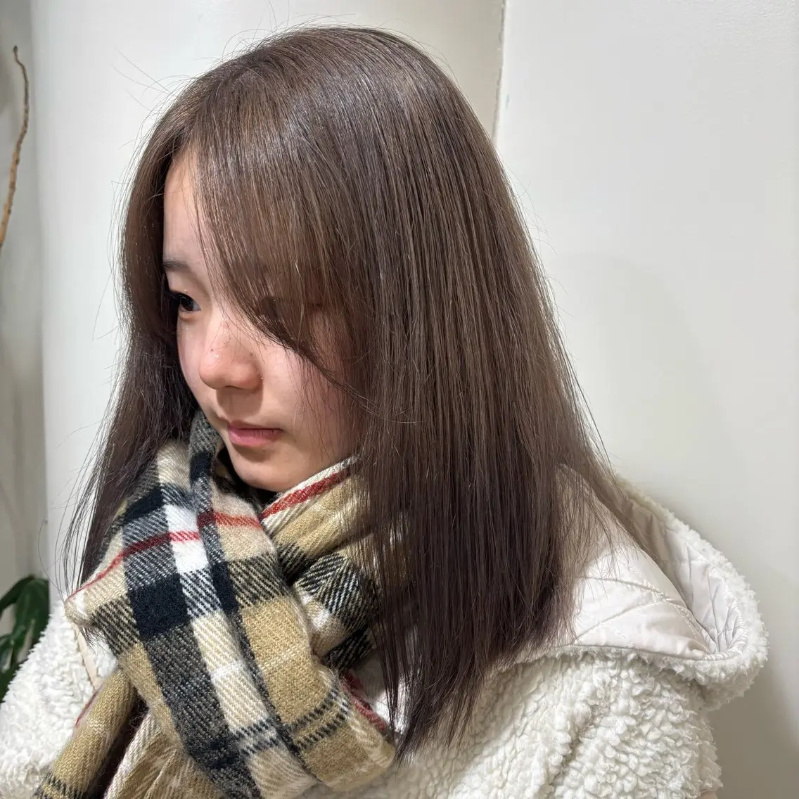 ミディアム カラー 透明感カラー グレージュ ハイトーンカラー 由比藤理子 ブリーチカラー🌈のヘアスタイル
