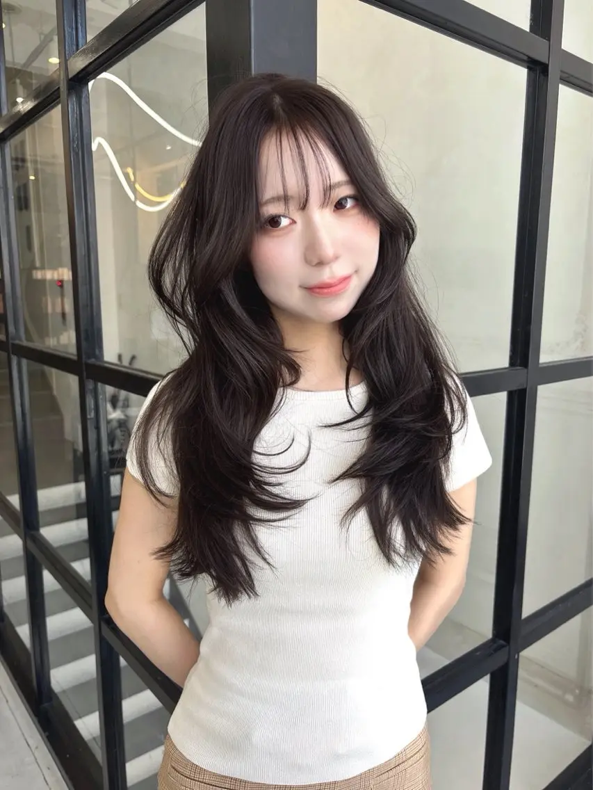 ロング カラー グレージュ レイヤーカット 佐伯 鼓乃美のヘアスタイル