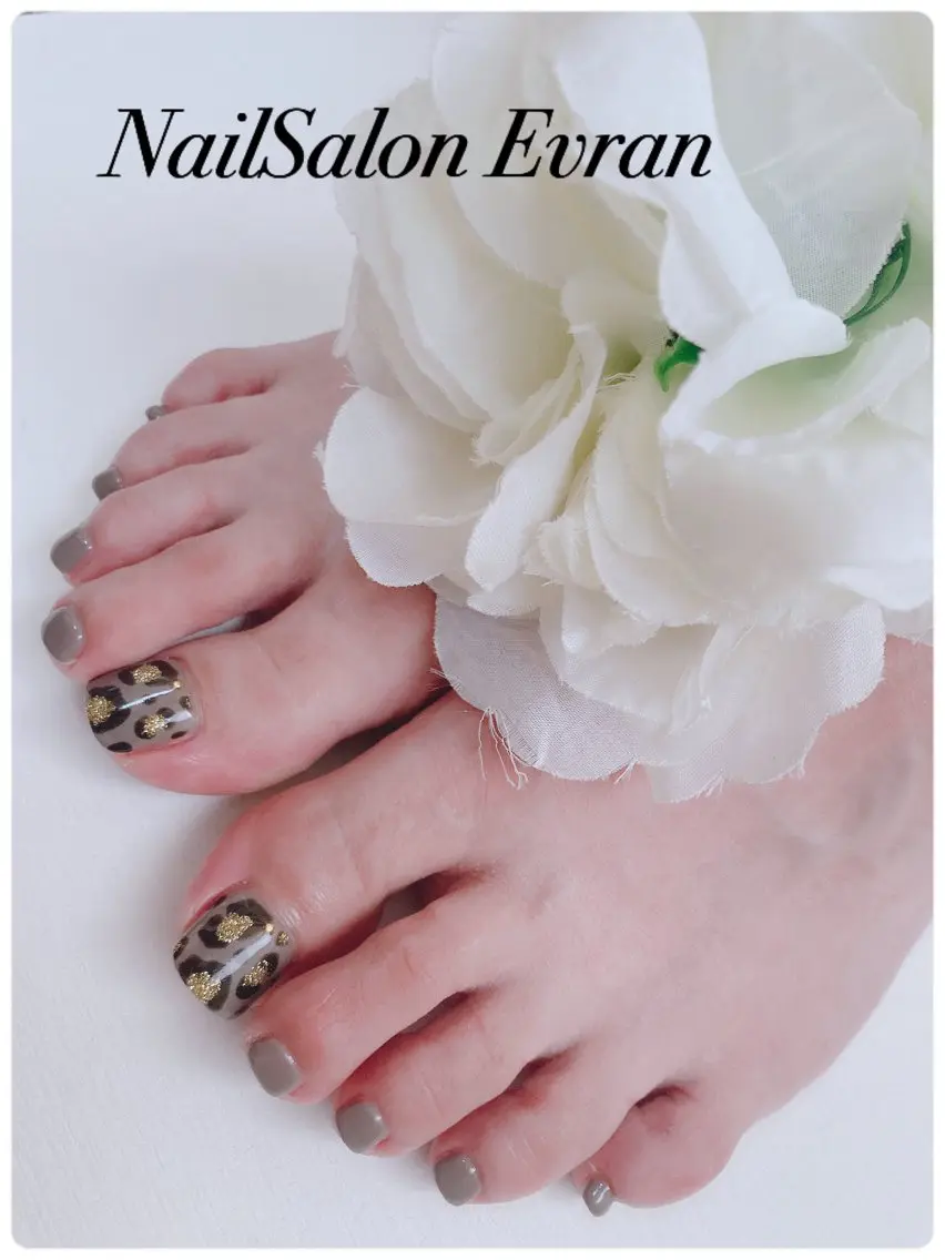 ネイル アートネイル フレンチネイル マグネットネイル 持ち込み ニュアンスネイル フットネイル Nail salon Evranのネイルデザイン