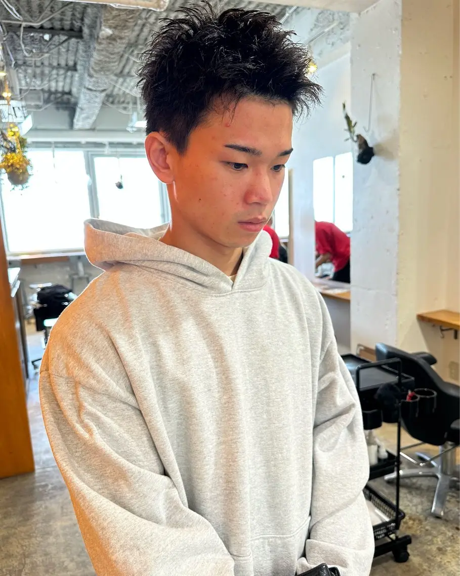 ショート パーマ メンズ グランジヘア 無造作ヘアHYUGAのヘアスタイル