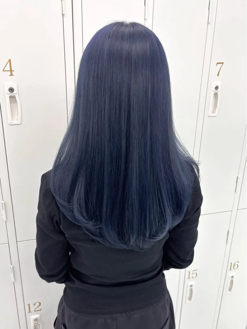 セミロング カラー ブリーチ ブルーカラー ブルーグレー ネイビーカラー 盛れる顔周り🤍渋谷 Risa🎀のヘアスタイル