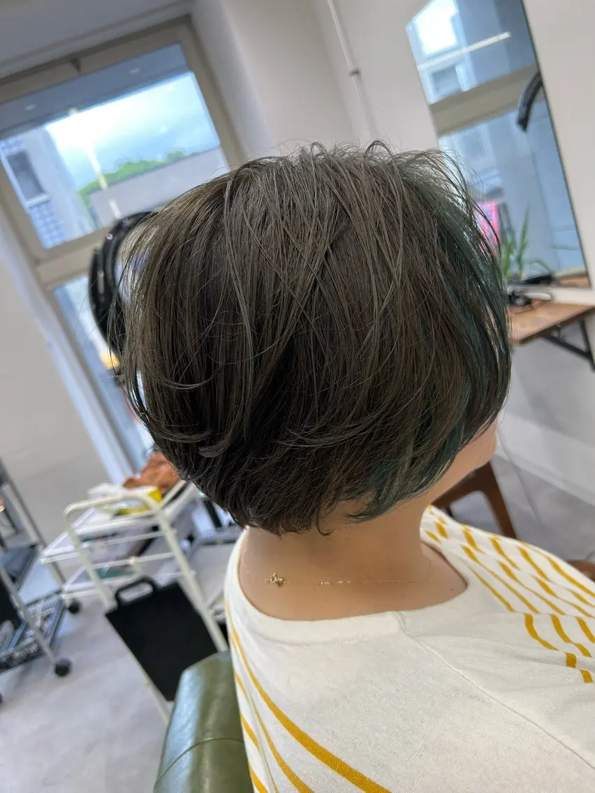 ショート カラー ミストバング フェイスフレーミング カット ヘアカラー トリートメント SHAFT Ieiriのヘアスタイル