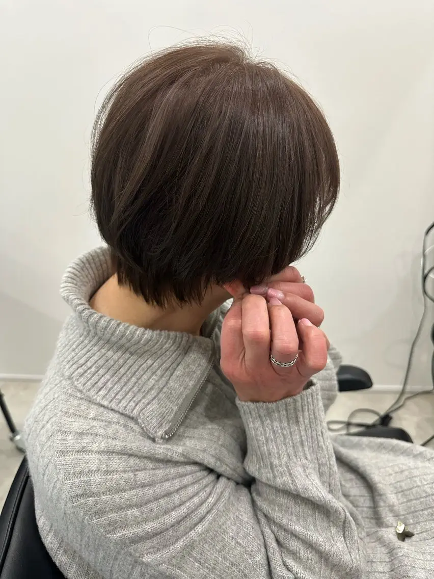 【白髪もオシャレに👠🤍】白髪ぼかしハイライト+simpleケアトリートメント🌿(ご新規様のみロング料金なし)の写真