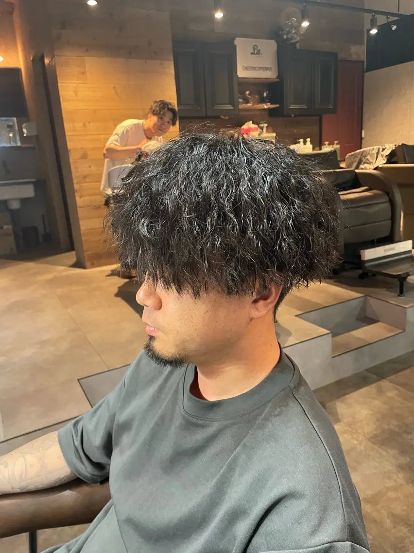 パーマ メンズ lit. 濵崎寛太のヘアスタイル