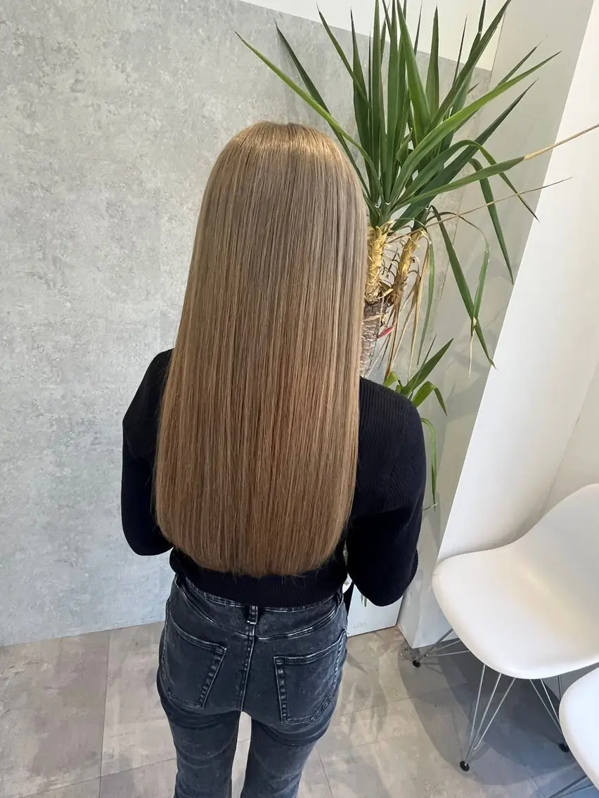 ロング カラー 小石川 沙和奈のヘアスタイル