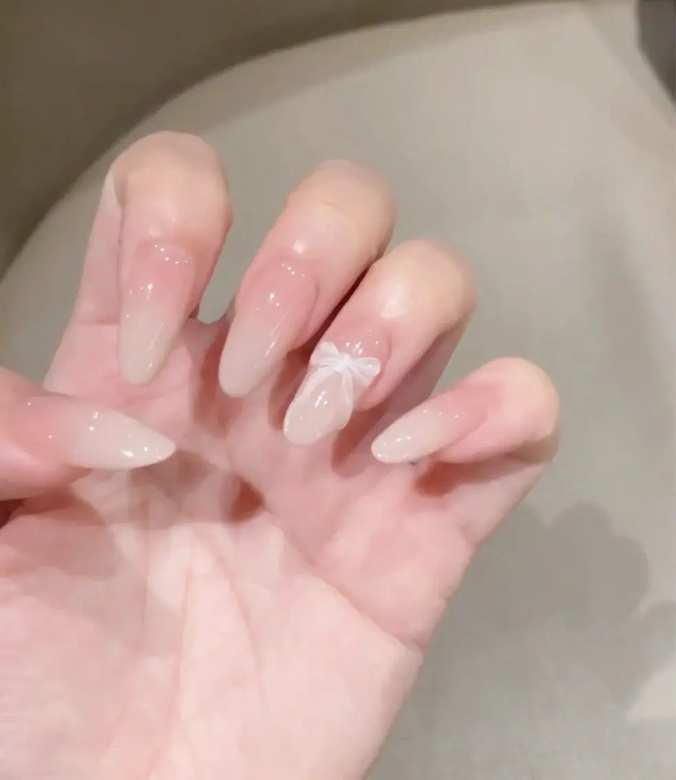 ☁️ふわもやグラデーション｜儚げピュアネイル🤍の写真