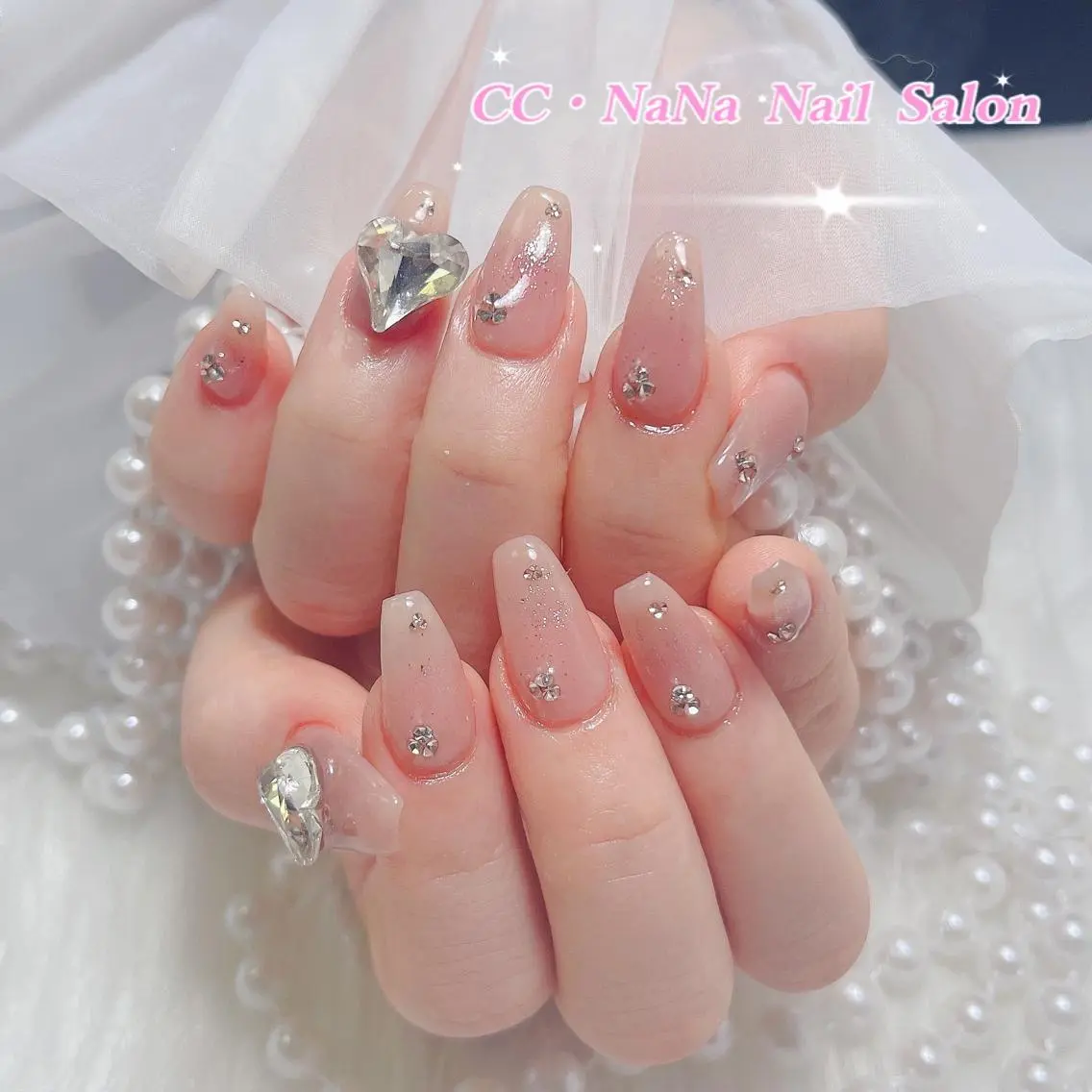 セミロング 韓国風ヘア ハンドネイル 💎CC・NaNa 韓国風ネイル🌙Cのネイルデザイン