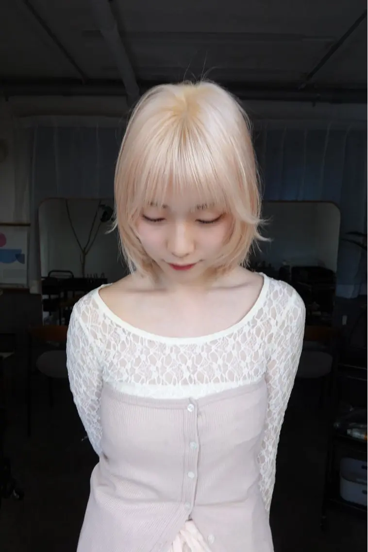 ミディアム カラー 顔周りレイヤーカット ブリーチminamiのヘアスタイル