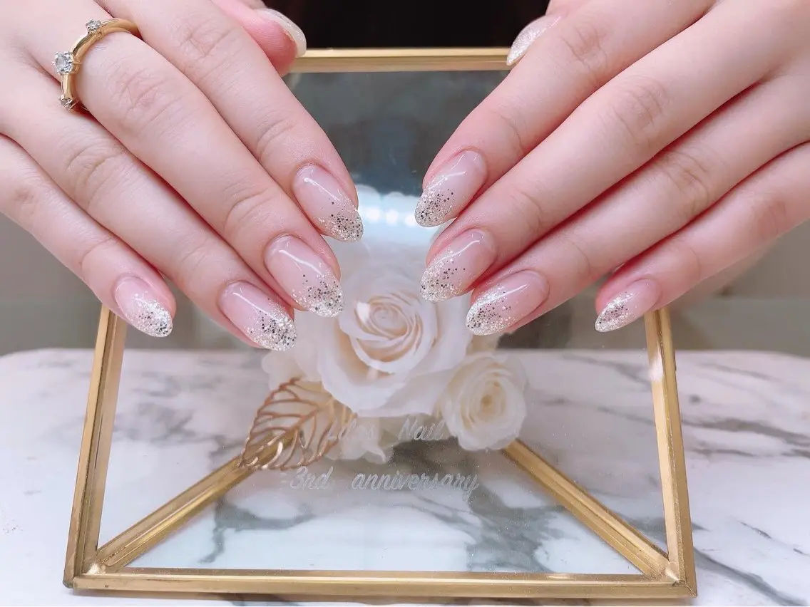 ネイル ジェルネイル ゴールド グラデーション ハードジェル キラキラネイル Lilas Nailのネイルデザイン
