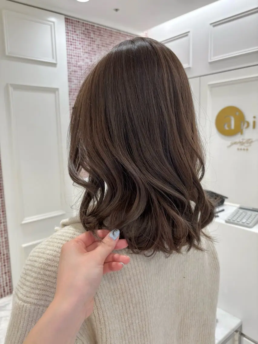 ミディアム カラー アッシュ ベージュカラー 透明感カラー オリーブベージュ オリーブカラー ヘアカラー ボブパーマ 🌷ヨシカワハナコのヘアスタイル