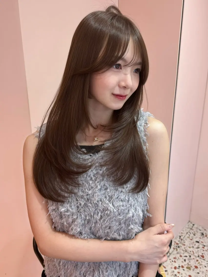 ロング ロングレイヤー アッシュ アッシュグレー アッシュグレージュ くびれヘア カット ヘアカラー トリートメント 顔周り/透明感カラー REINA𓍯のヘアスタイル