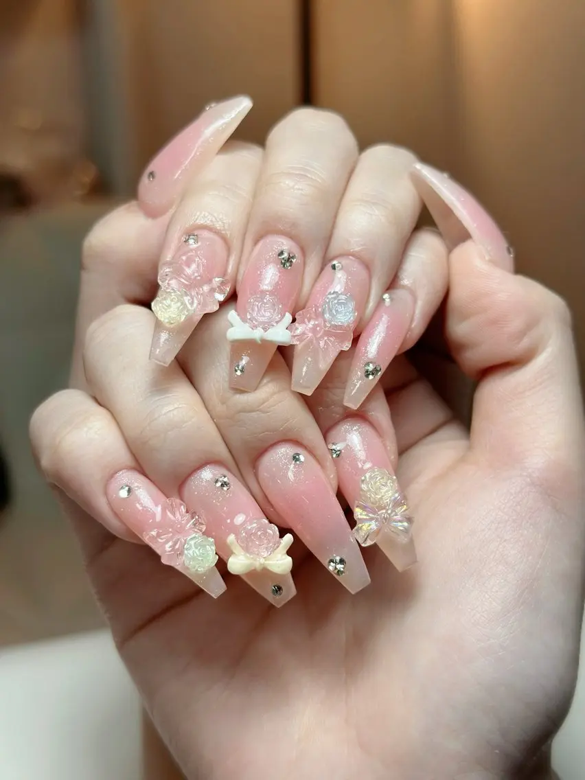 ネイル チークネイル ドット フレンチネイル グラデーション 韓国ネイル ハンドネイル Lisa Nail Salonのネイルデザイン