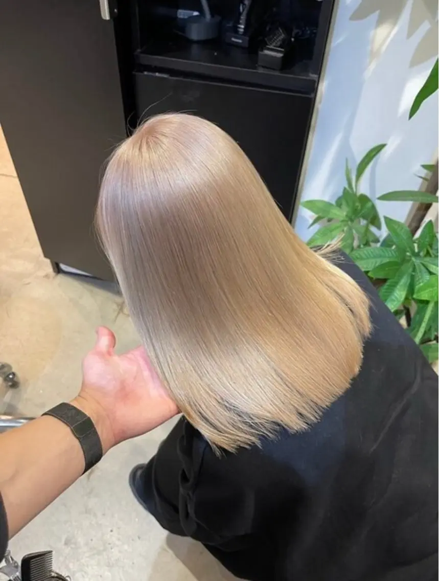 ミディアム カラー ヘアカラー 【🥀履歴修正🥀】 ハイトーン職人/拓真のヘアスタイル