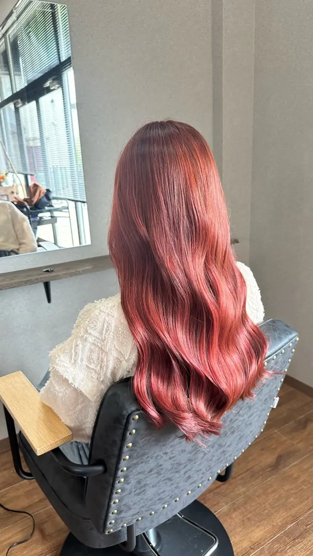 ロング カラー レッドカラー カット ヘアカラー トリートメント 鵜飼 真伍のヘアスタイル