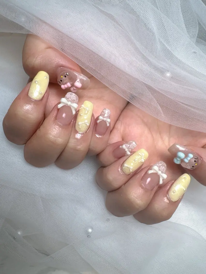 ネイル フットネイル フレンチネイル ガラスフレンチ キラキラネイル 韓国ネイル ハンドネイル Queeens nailのネイルデザイン