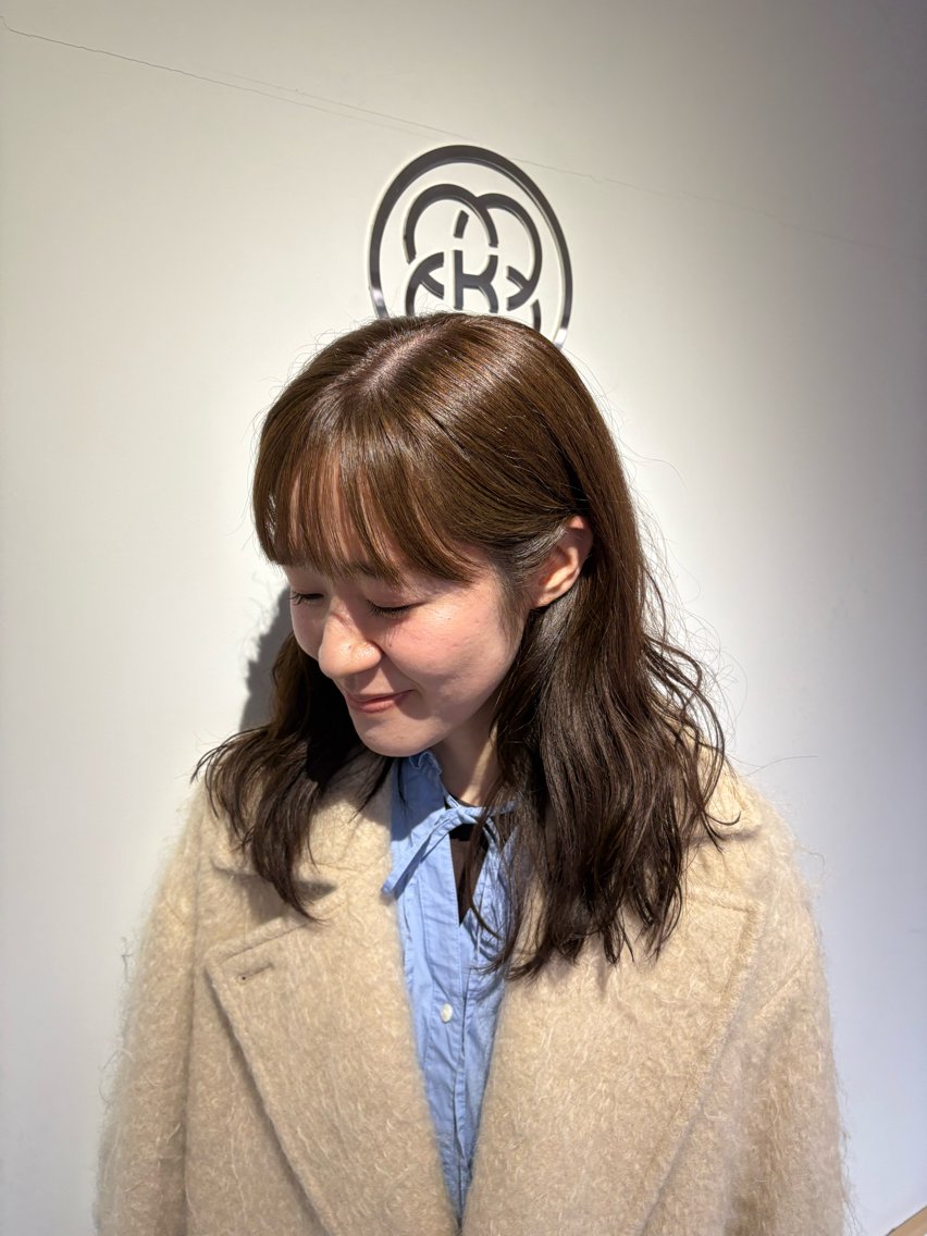 カラー 穴原 芽衣のヘアスタイル