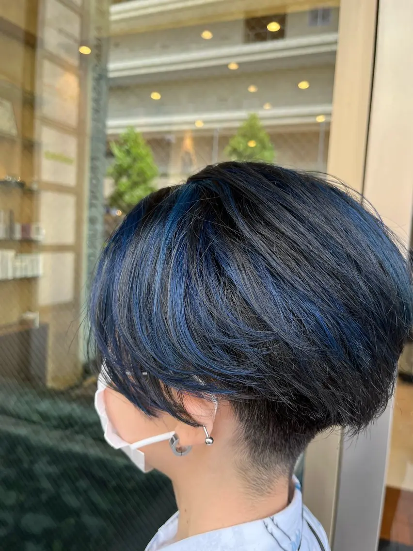ショート カラー メンズ メンズハイライト ブルーカラー ハイライトカラー ハイライト ミヤワキ モモコのヘアスタイル