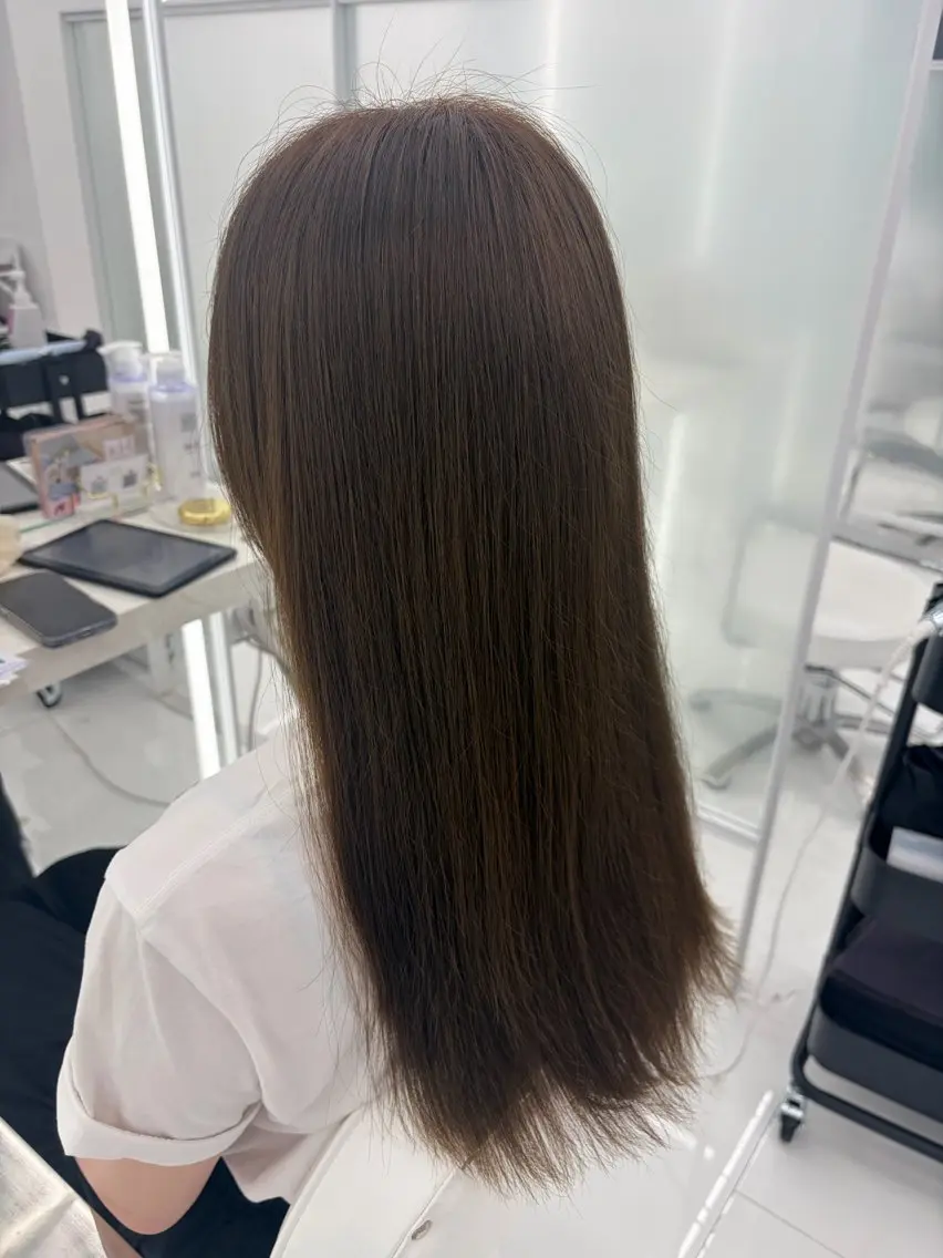 ロング カラー ベージュカラー ブリーチ オリーブベージュ 加藤 綾菜のヘアスタイル