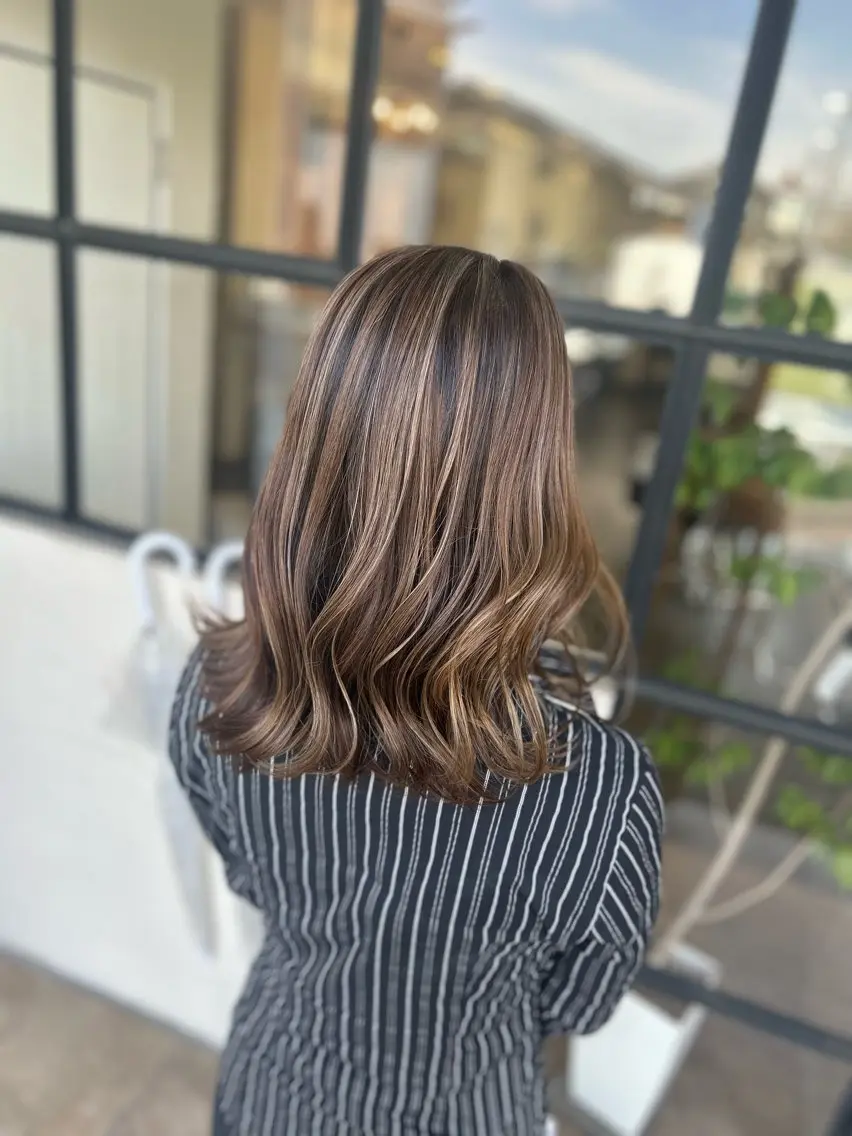 セミロング カラー ハイライトカラー ハイライト カット ヘアカラー トリートメント 井上 花音のヘアスタイル