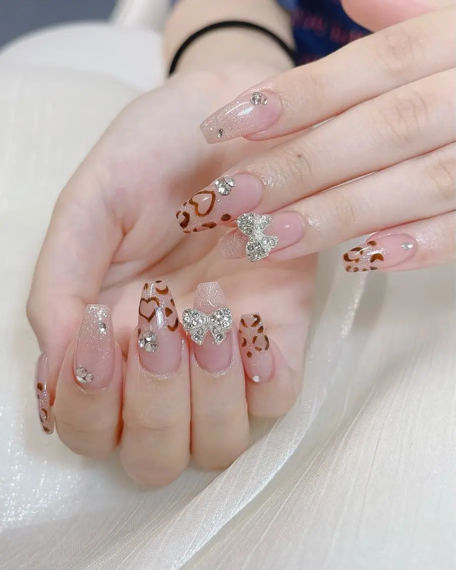 ネイル チークネイル ドット フレンチネイル キラキラネイル 韓国ネイル ハンドネイル Speraネイル 大宮店🎀のネイルデザイン