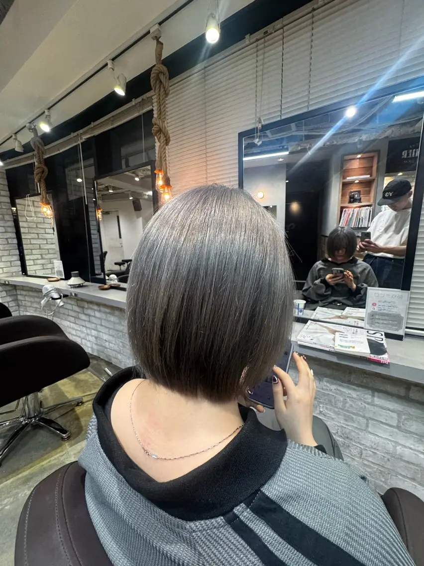 ショート カラー ブリーチ グレージュ シルバー シルバーグレージュ ヘアカラー ハイトーンカラー/ 田中和磨のヘアスタイル