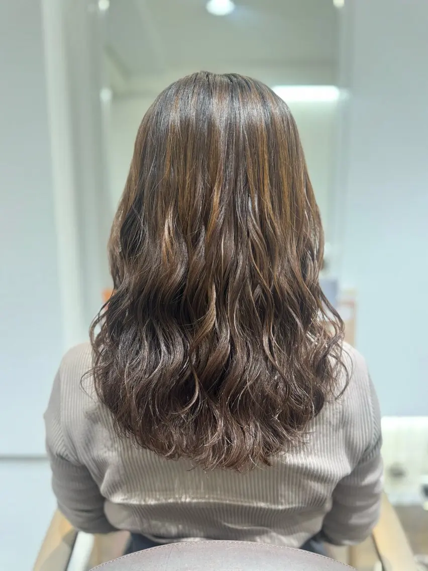セミロング カット パーマ 大人可愛い♡コテ巻き パーマ🌼杉田 萌恵のヘアスタイル