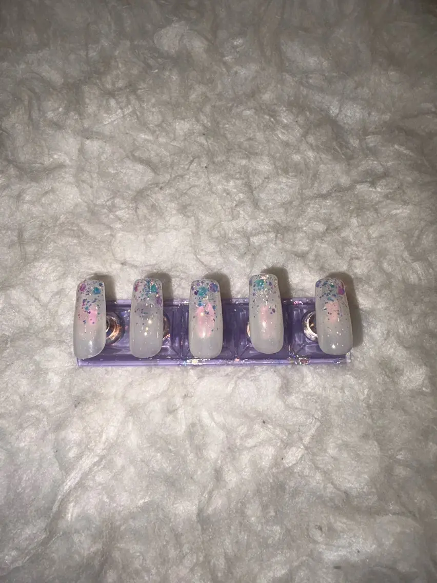 ネイル オーロラネイル グラデーション ラメ(グリッター) ホワイト ハンドネイル ハンドケア Amys nail シヅキのネイルデザイン