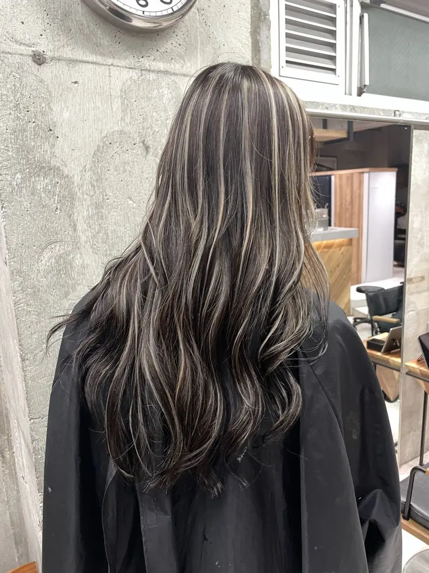 ロング ヘアカラー 🌺ハイライトカラー HINA🌺のヘアスタイル
