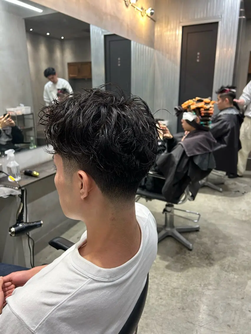 ミディアム メンズ ミディアムパーマ メンズパーマ カット パーマ 【明大前フェード/ メンズパーマ/岳】のヘアスタイル