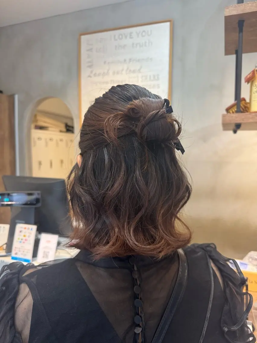 ヘアアレンジ ハーフアップ ヘアセット red neo あいりのヘアスタイル