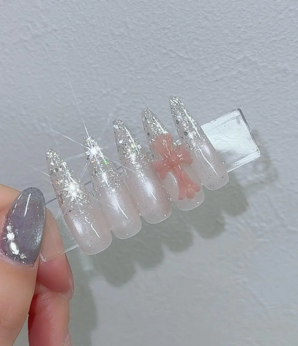 🎀hand🎀大人気♡10本長さだし♥ワンホンネイル♥大人気クロムネイル♥︎オフ無しの写真