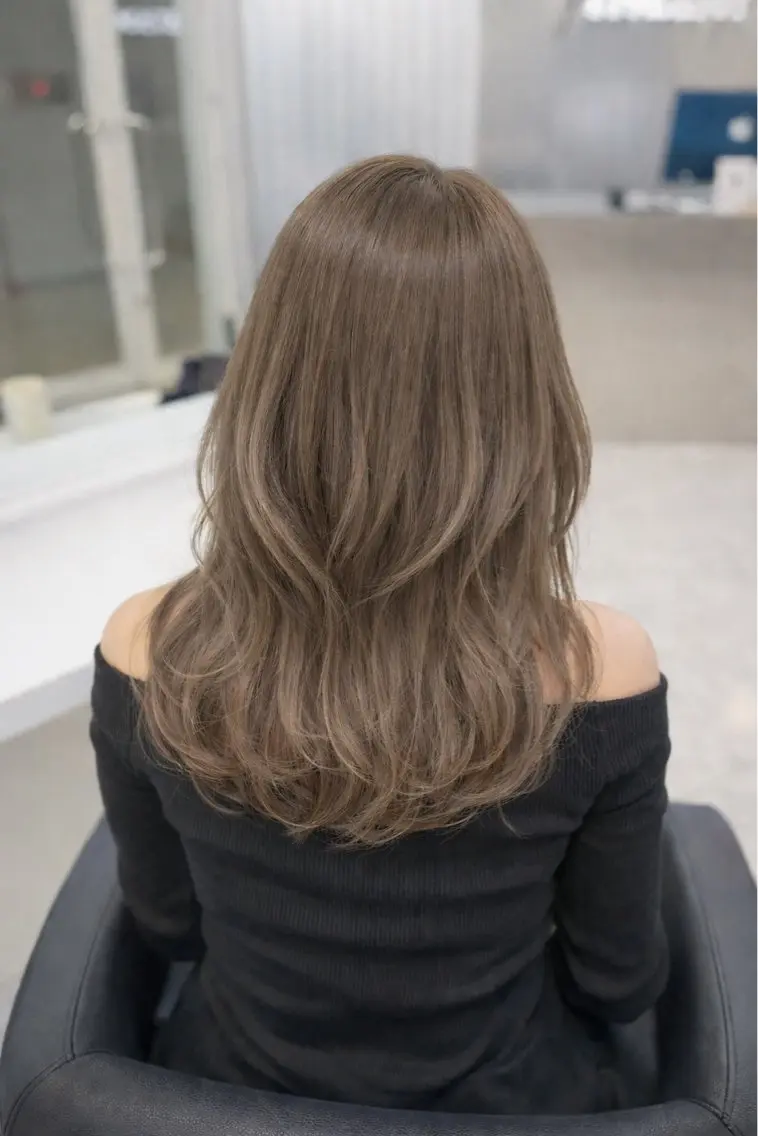 セミロング カラー カット ヘアカラー 藍斗│モテ透明感× 顔周りレイヤー🫧のヘアスタイル