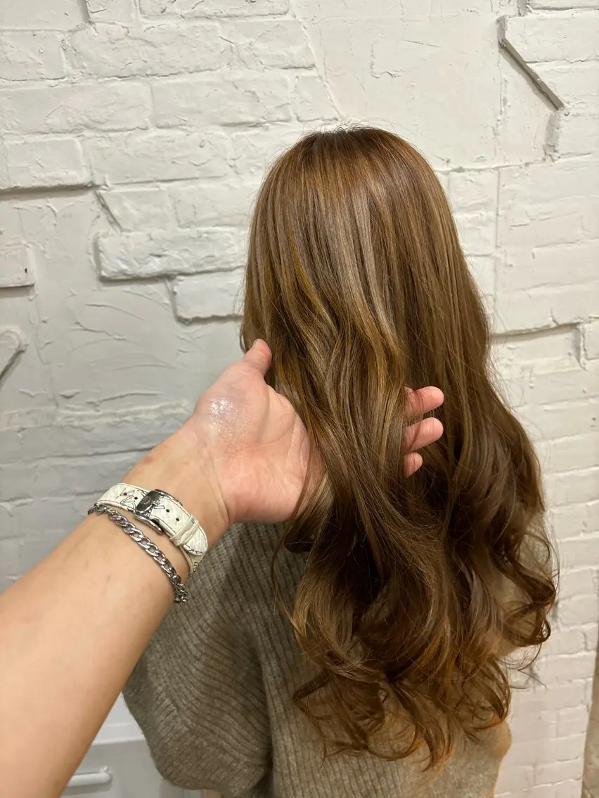 ロング カラー ベージュカラー ミルクティーベージュ メンズ/パーマ/ 顔周りレイヤー/💶のヘアスタイル