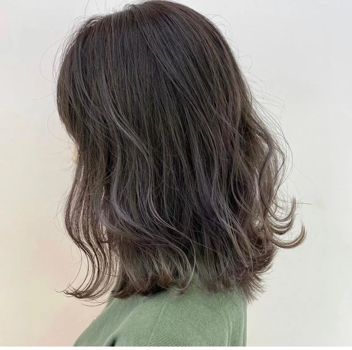 セミロング アダチ コウスケのヘアスタイル