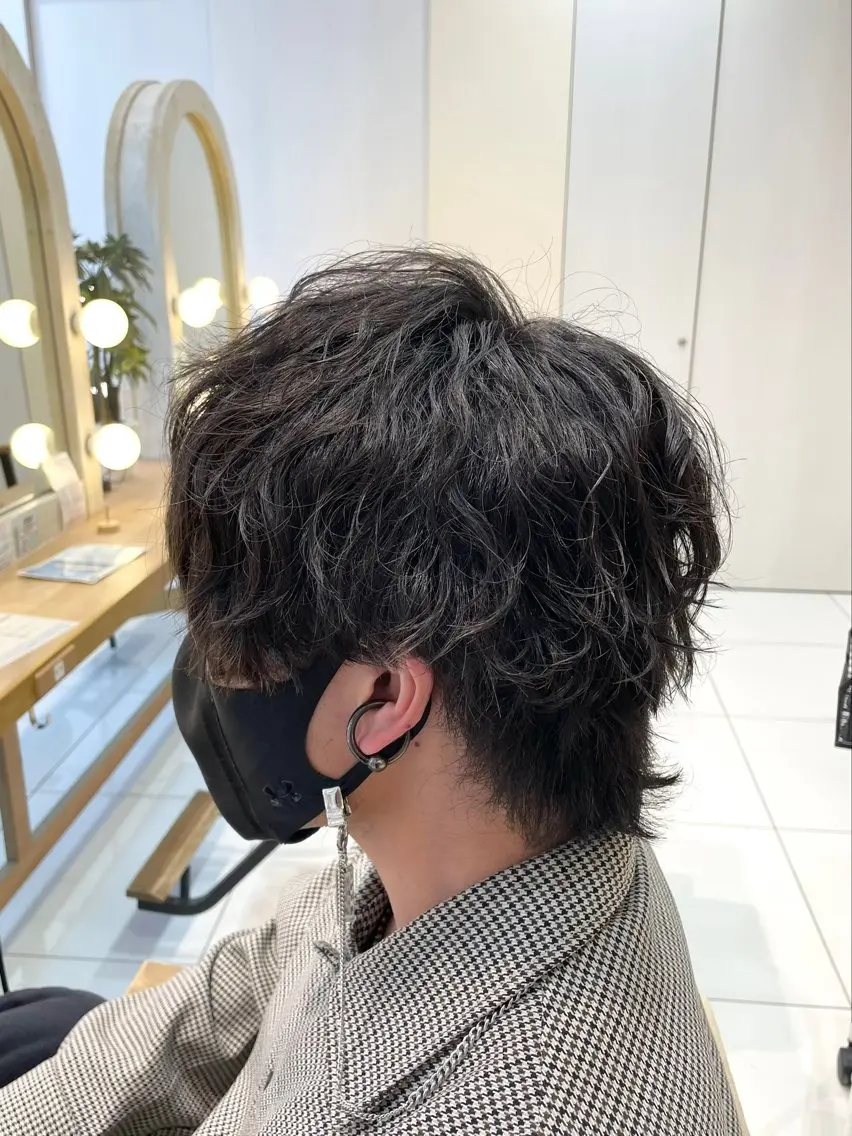 ミディアム パーマ メンズ ミディアムパーマ ダウンパーマ メンズパーマ 学生(メンズ向け) 波巻きパーマ 本厚木|縮毛矯正/ 髪質改善/専門サロンのヘアスタイル