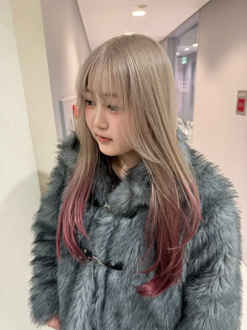 ロング カラー ベージュカラー ピンクカラー ホワイトベージュ カット ヘアカラー トリートメント ハイトーンレイヤー 顔まわりSOTAのヘアスタイル